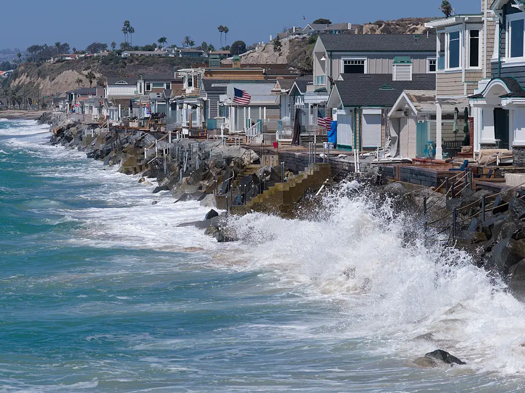 Hurricane Marie batters the shoreline near Capistrano Shores, in San Clemente, California (Allen J. Schaben / Los Angeles Times via Getty Images)
