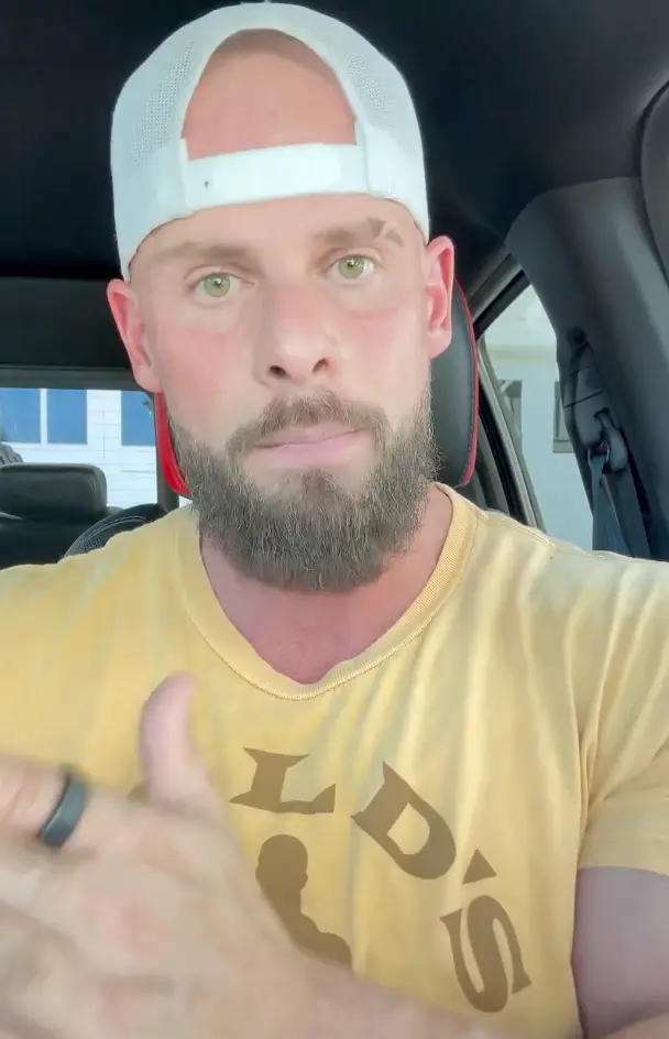 Joey Swoll has called out someone on social media for inappropriate gym behavior (@TheJoeySwoll/Twitter)