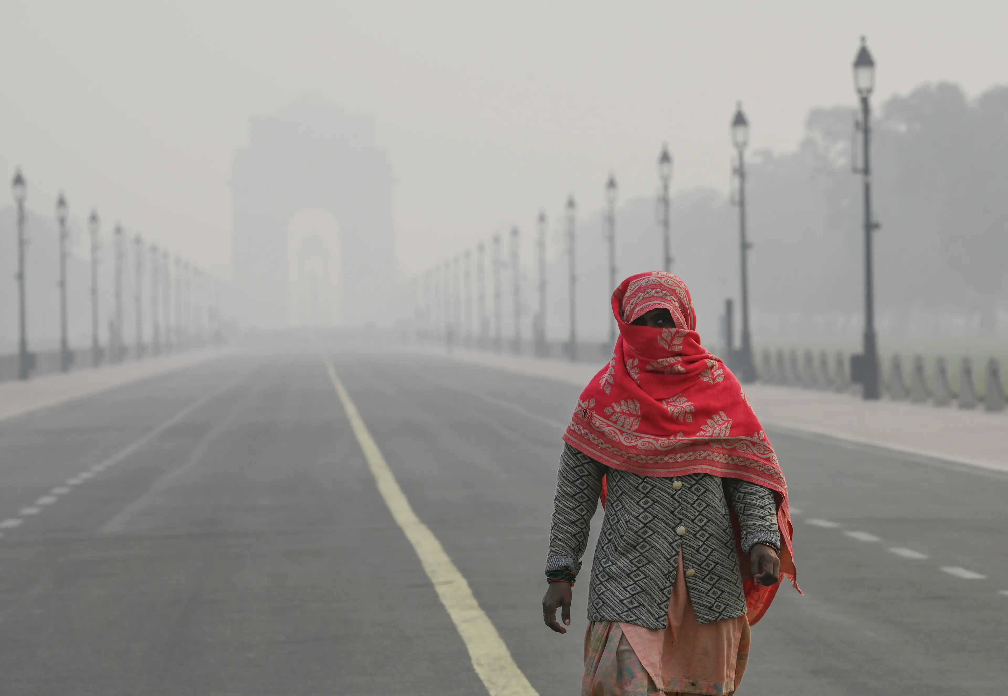 The poor airquality is a great threat to people's health (Vipin Kumar/Hindustan Times via Getty Images)