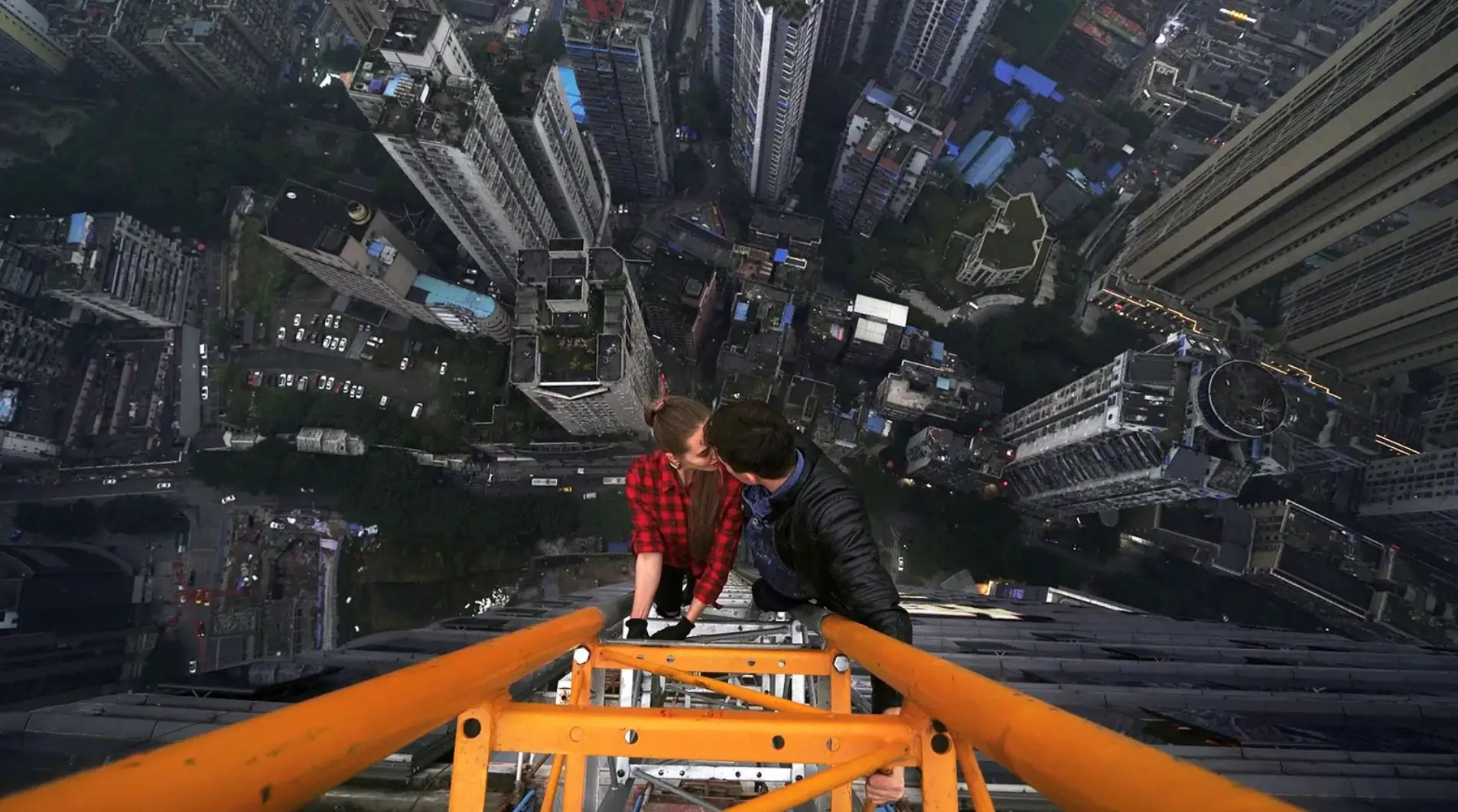 The pair are two of the most famous rooftoppers around. (Netflix)