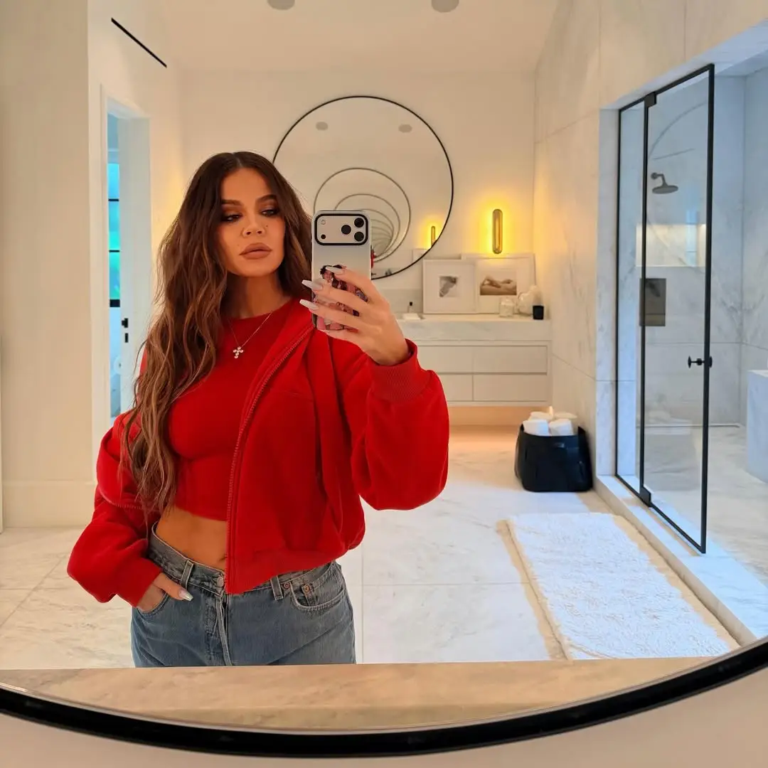 Khloé Kardashian is receiving backlash online. (@khloekardashian/Instagram)