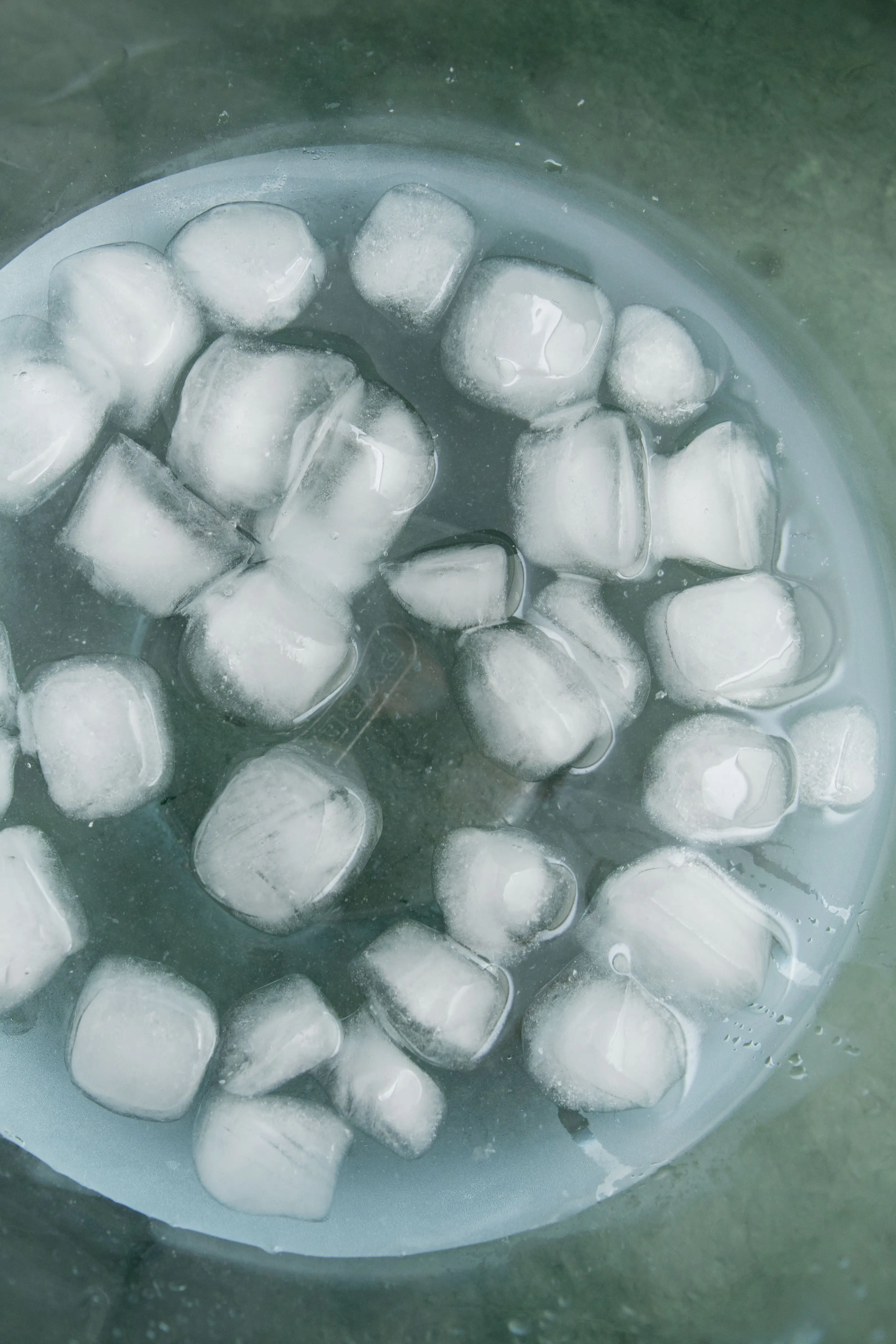 Volunteers had to place their hand in a bowl of ice water for three minutes, or as long as they could take (annick vanderschelden photography/Getty)
