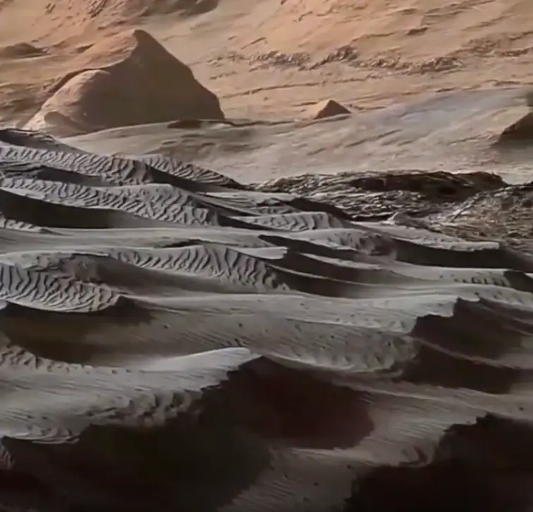 NASA releases footage of dunes on Mars (NASA)
