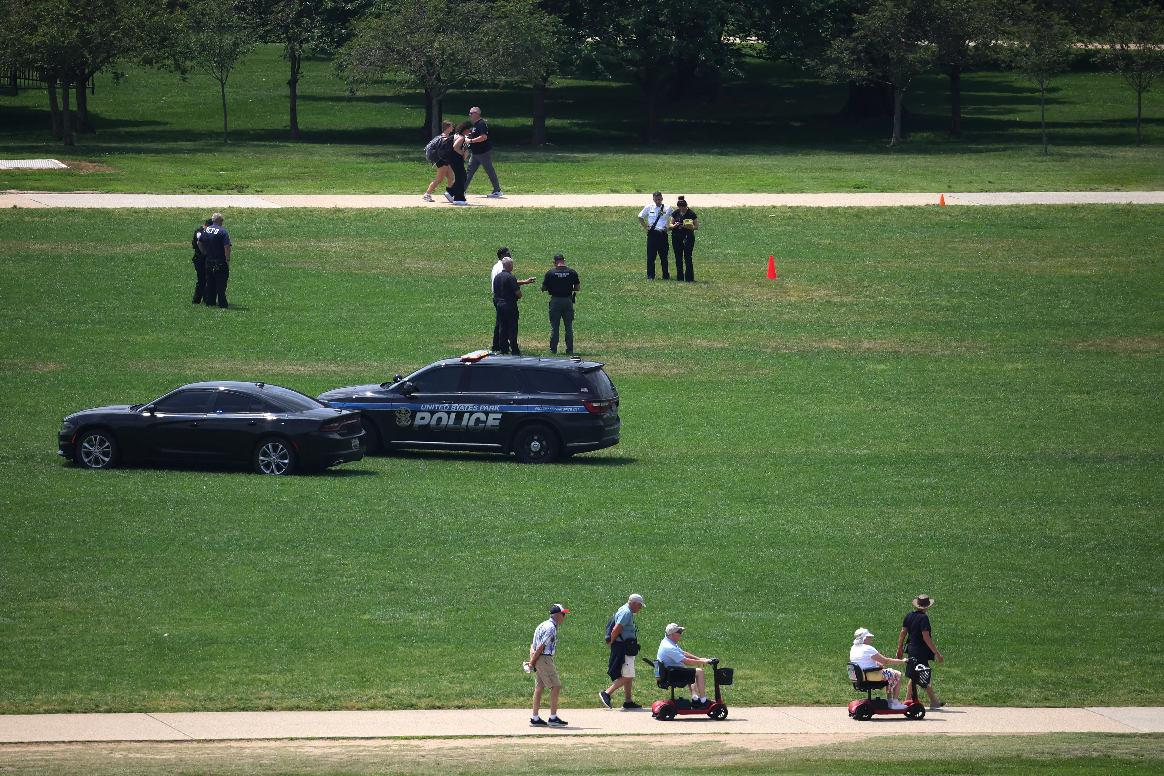 Members of law enforcement respond to the National Mall as the numbers “8647” are seen in the grass (Kevin Dietsch / Getty Images)