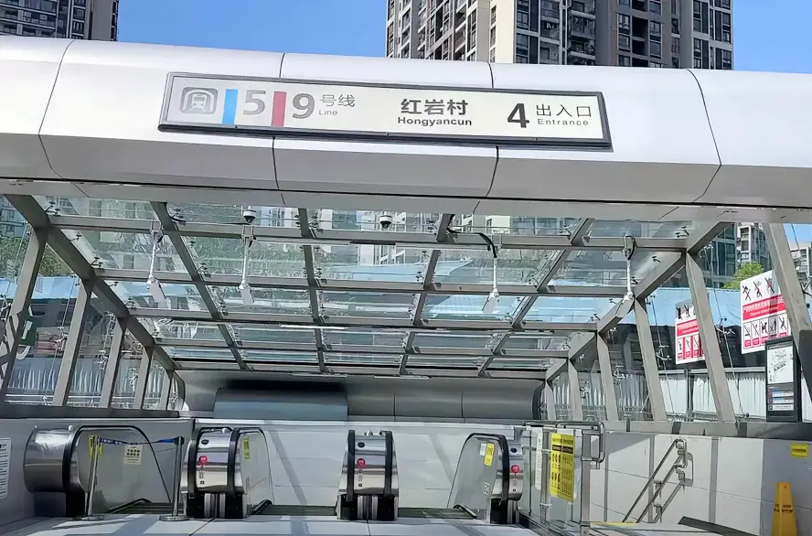 Subway riders have to take 8 escalators to get to from the outside to the station(MK Chronicles/YouTube)