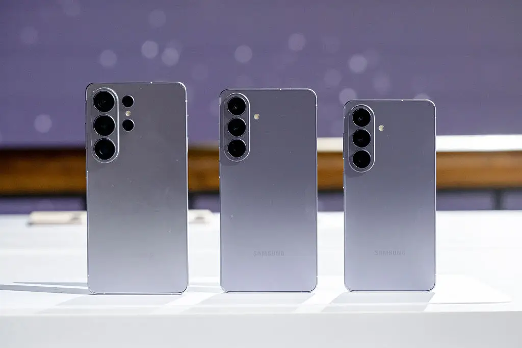 Could the Galaxy S26 Ultra's privacy screen feature be enough to sway iPhone users? (David Paul Morris/Bloomberg via Getty Images)