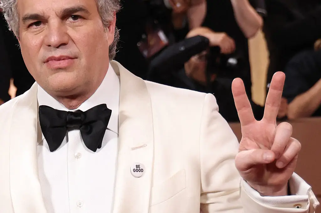 Mark Ruffalo wore a pin in support of the woman who was killed by an ICE agent back in January (Michael Tran / AFP via Getty Images)