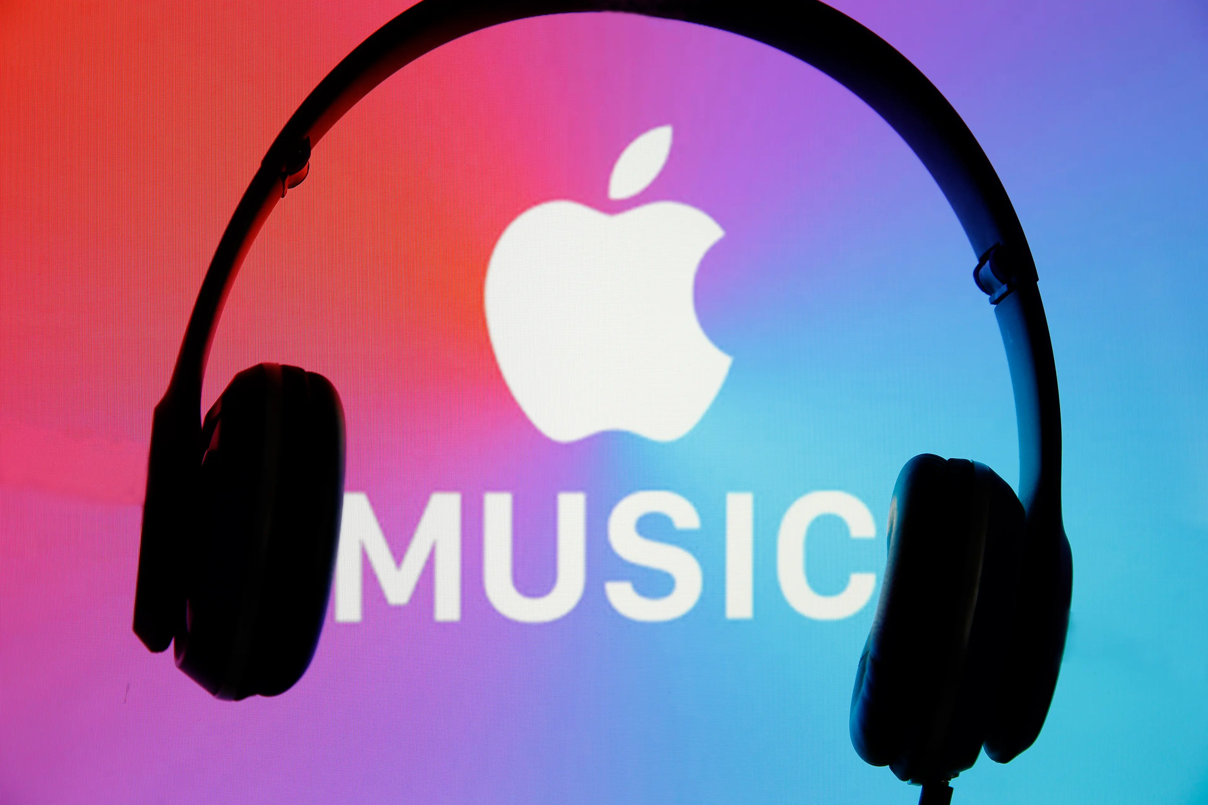 People online have weighing up whether Apple Music is the best music streaming platoform. (Chesnot/Getty Images)