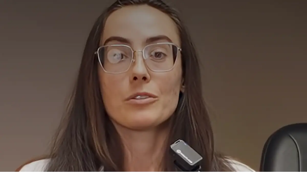 Doctors explain the terrifying things which happen if you rub your eyes when they're itchy