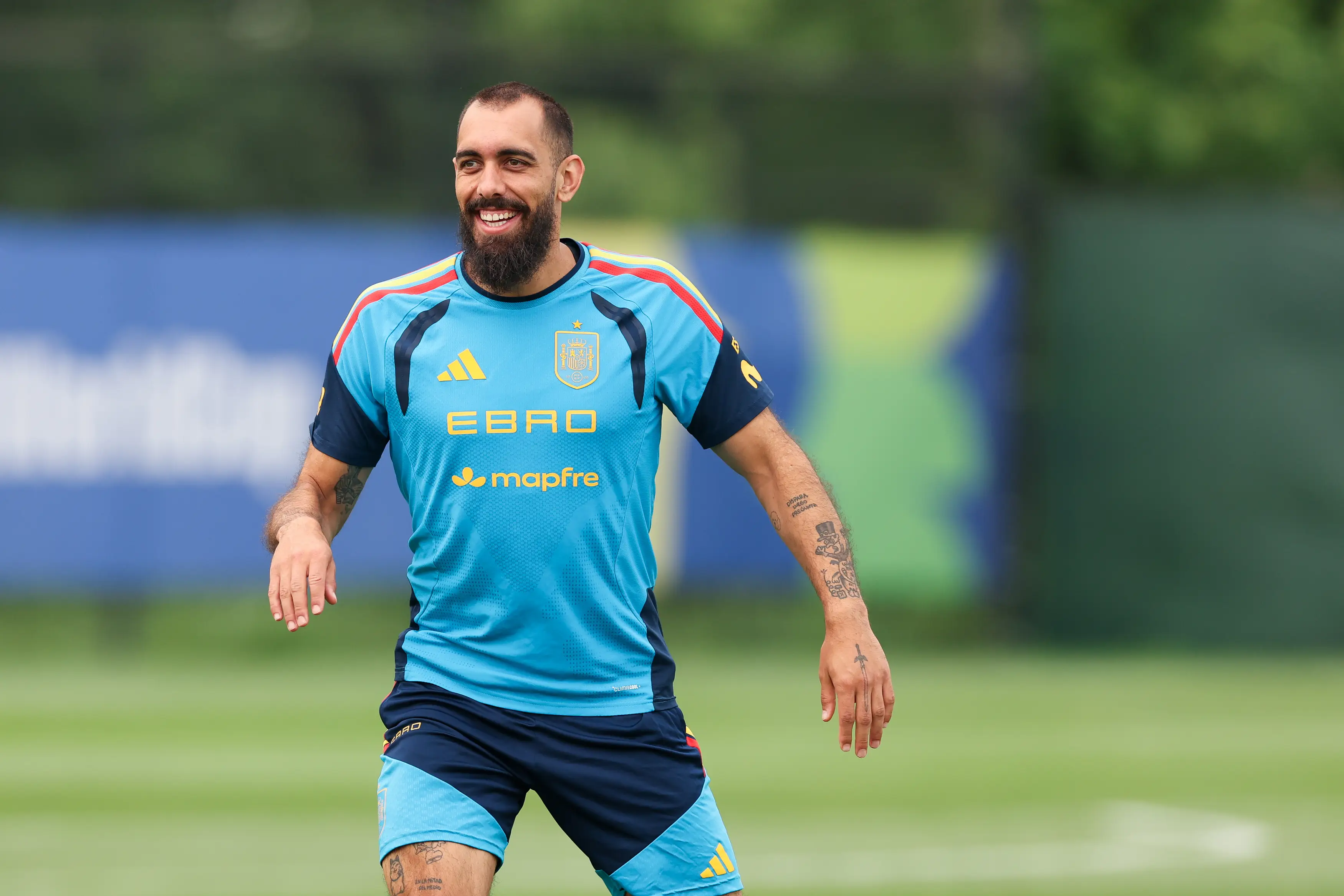 Borja Iglesias will shake the president's hand, reluctantly (Florencia Tan Jun/Getty Images)