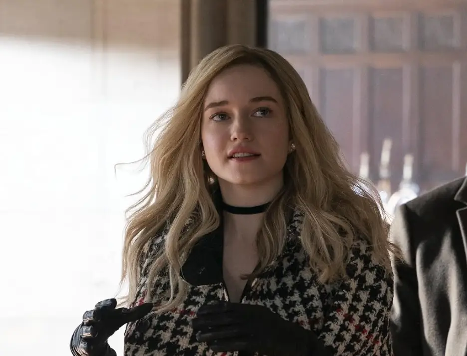 Julia Garner took on the role of Anna. (Netflix)