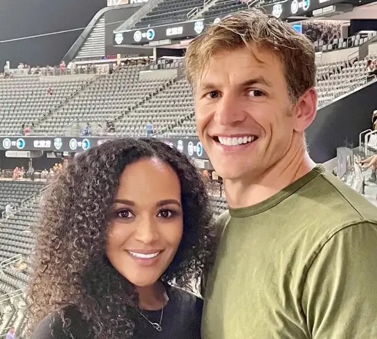 Elizabeth with her husband. (TikTok/@elizabethhunterton)