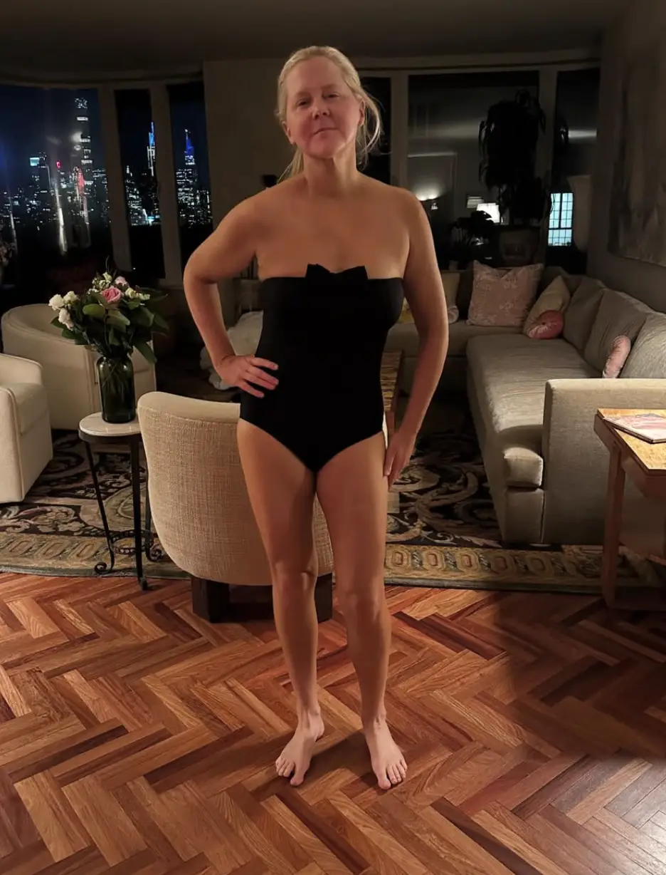 Amy Schumer has showed off her recent weight loss (amyschumer/Instagram)