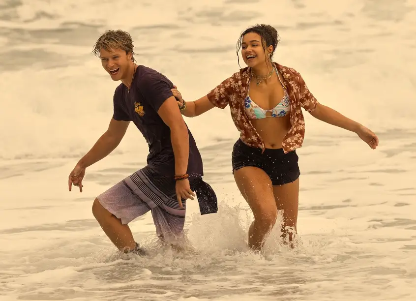 Fans think the actors have fallen out behind the scenes (Netflix) 