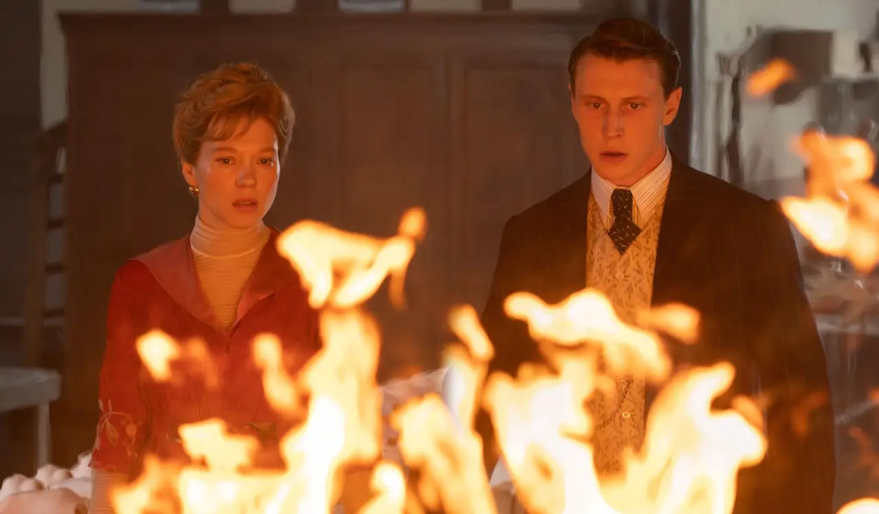 Léa Seydoux and George MacKay first connect in 1910 (Vertigo)