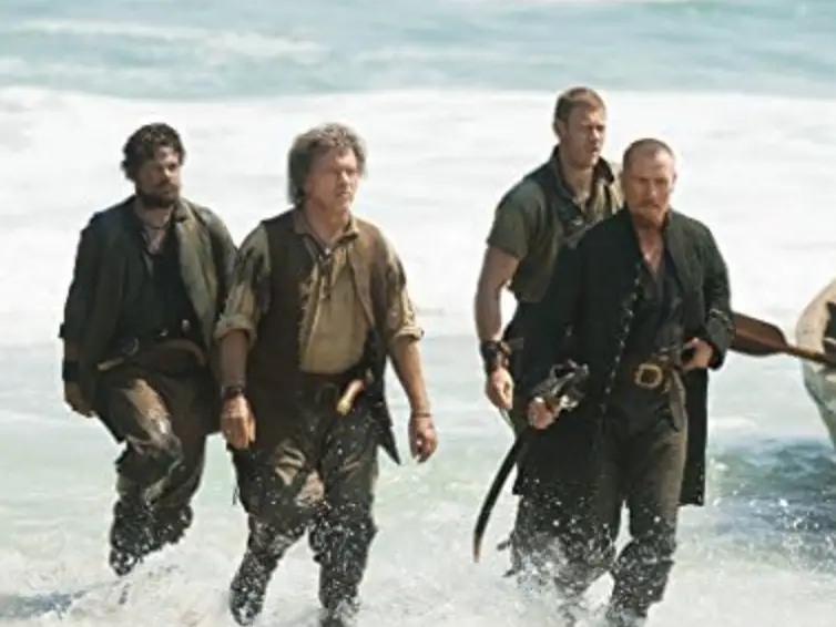 Toby Stephens stars as the captain in the series. (Starz/Netflix)