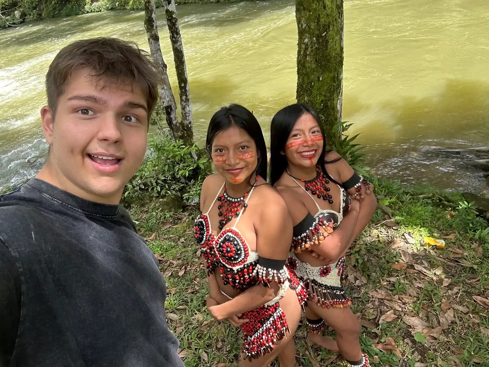 Justin, Maria and her sister document their lives in the jungle (Youtube/Justin Alvo)
