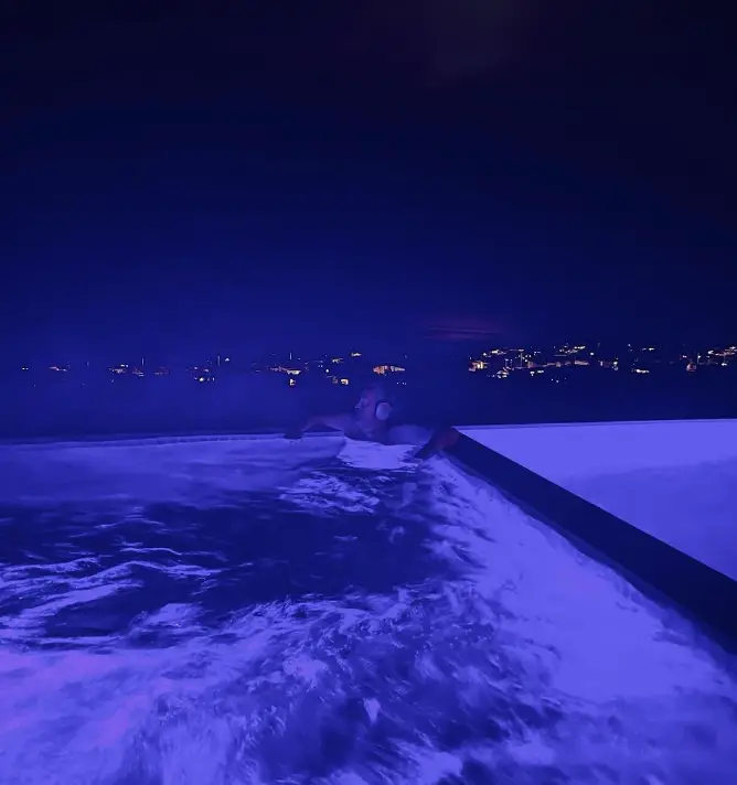 Perry's final post on Instagram shows him in a hot tub.