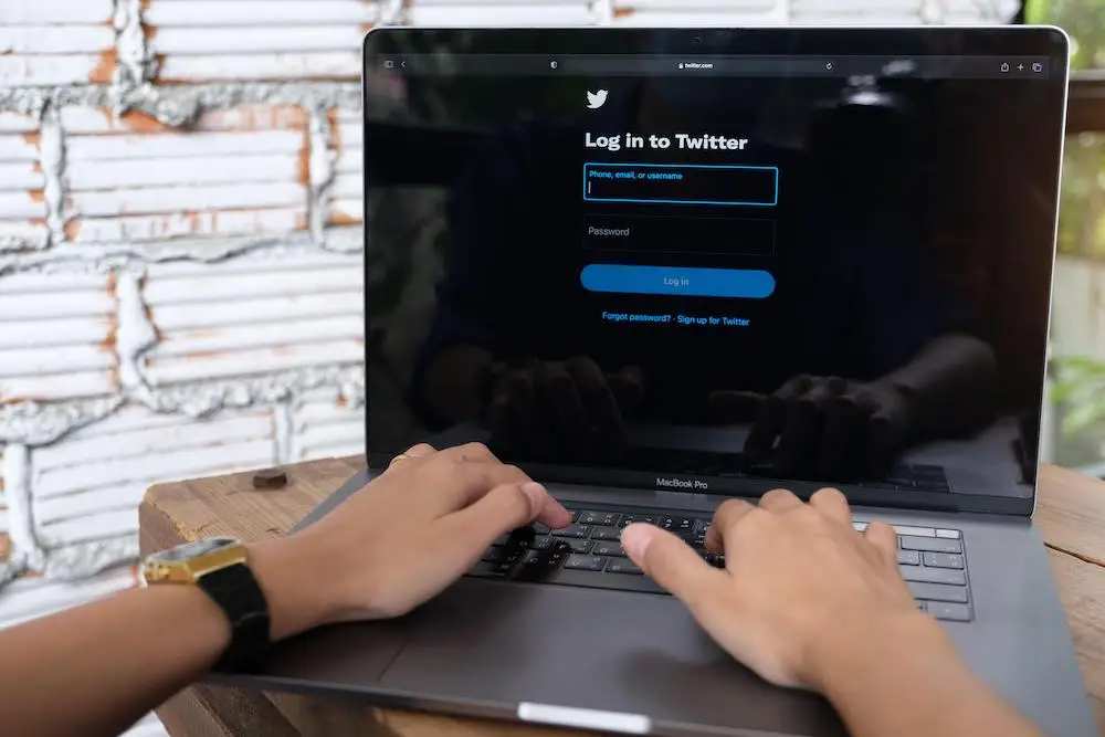 Non-Twitter Blue subscribers will have to find another way to login securely.