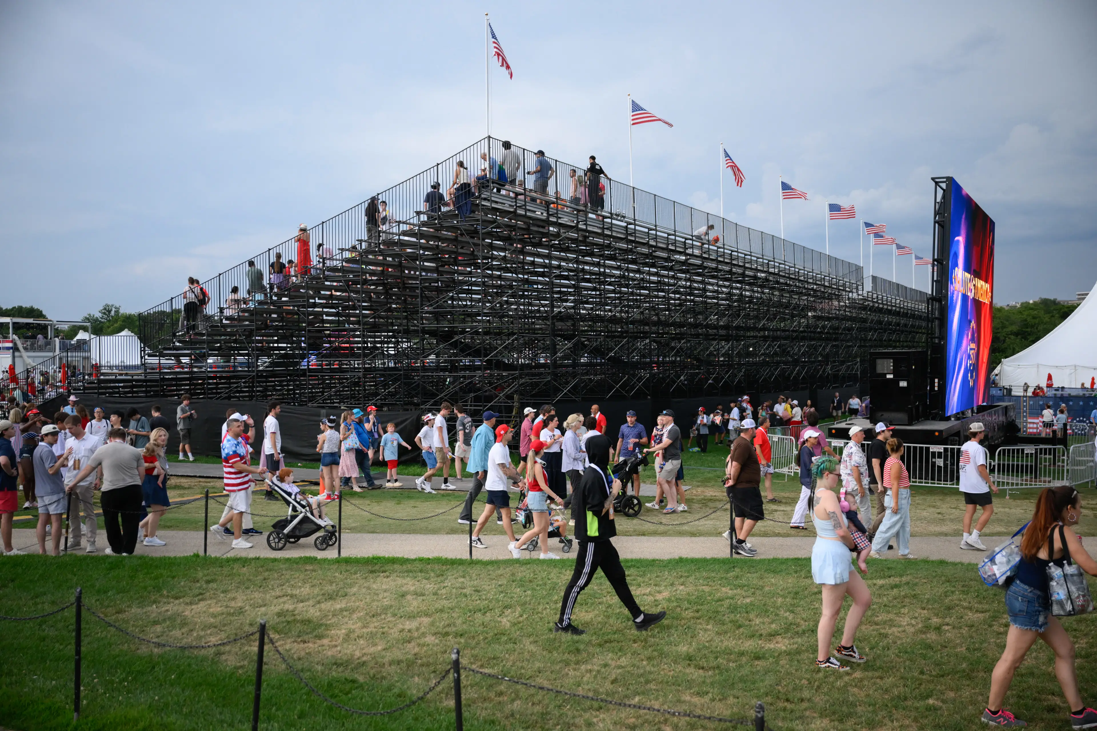 Attendees are instructed to evacuate due to incoming storms (Pete Kiehart/Bloomberg via Getty Images)
