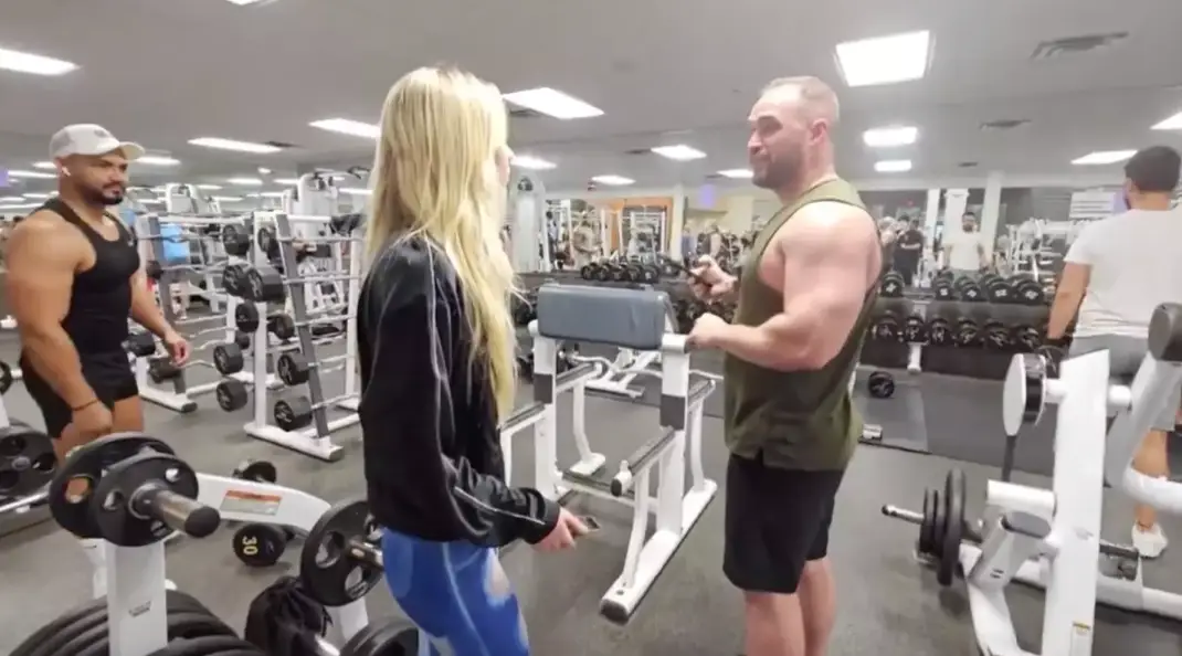 The streamer's attempt to share the man backfired. (X/@onlynatreynolds)