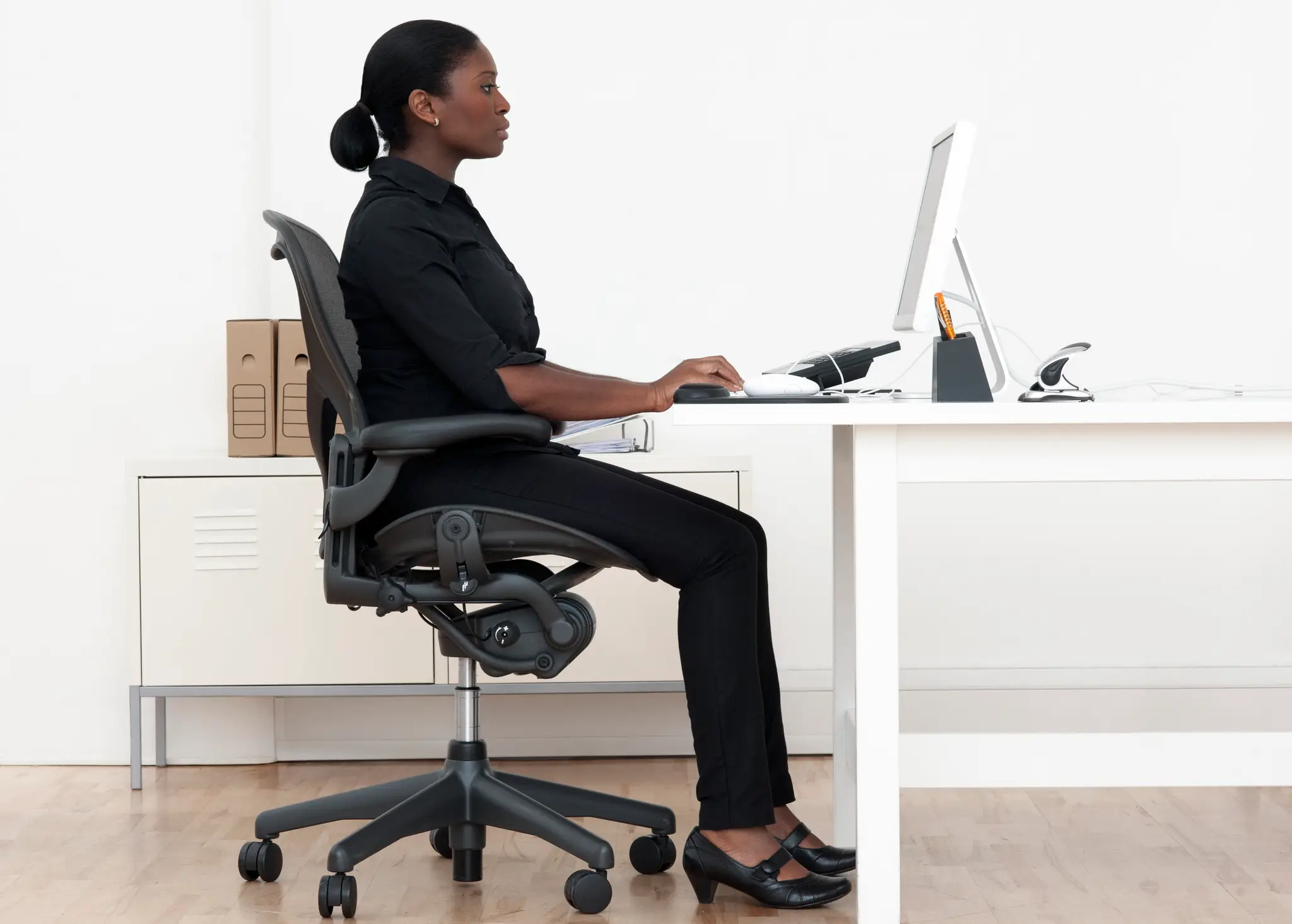 Sitting with both legs on the floor is said to be the best way to sit (Getty Stock)