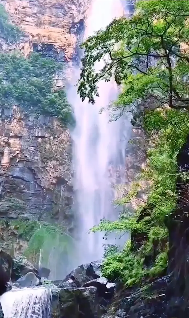 Yuntai Mountain Waterfall is Asia's tallest waterfall (@kelly739197h/Instagram)