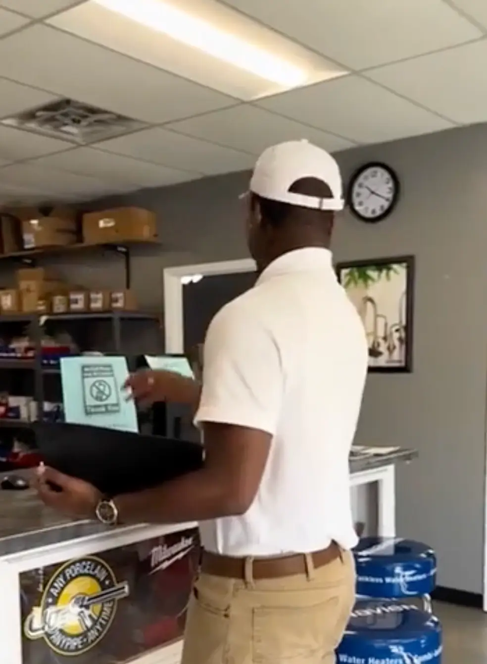 Occupational Cares Diversity Affairs takes care of your issues with managers (TikTok/@calimar_whit3)