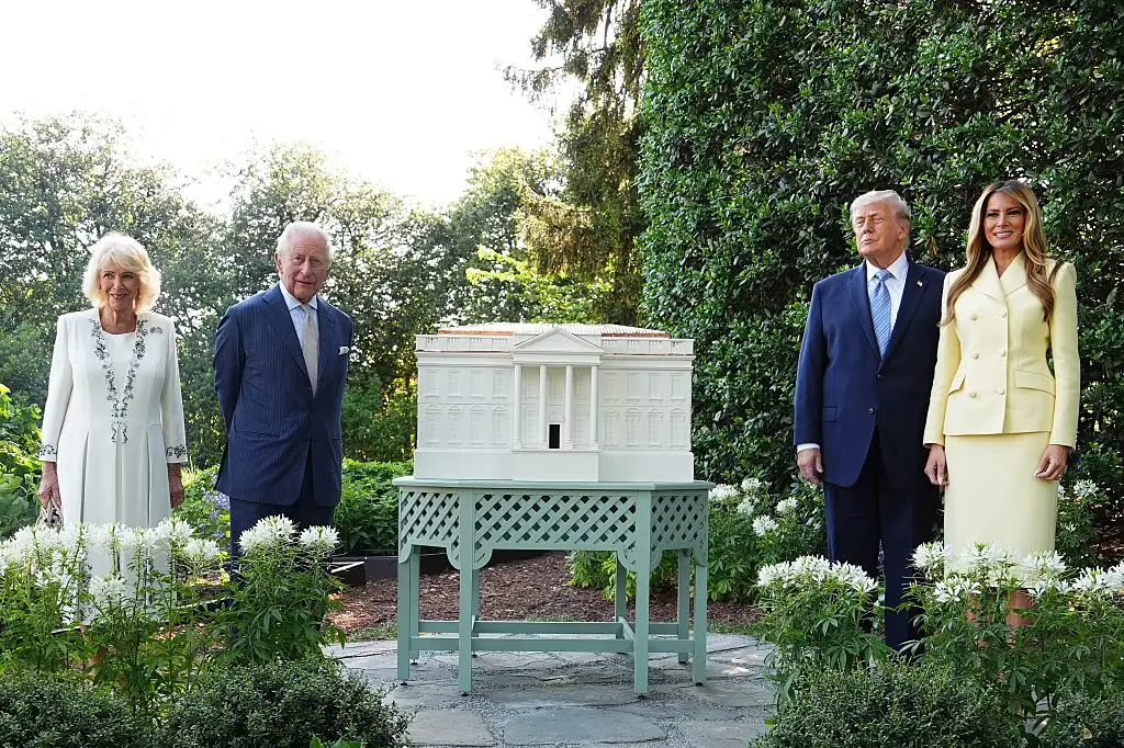 Trump showed the King of England the plans for the ballroom (Aaron Chown / POOL / AFP via Getty Images)