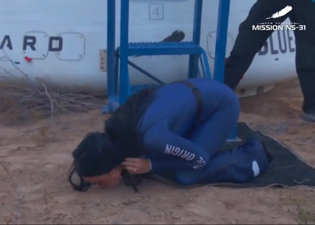 Astronaut Katy Perry kisses the ground after returning from space (Blue Origin)