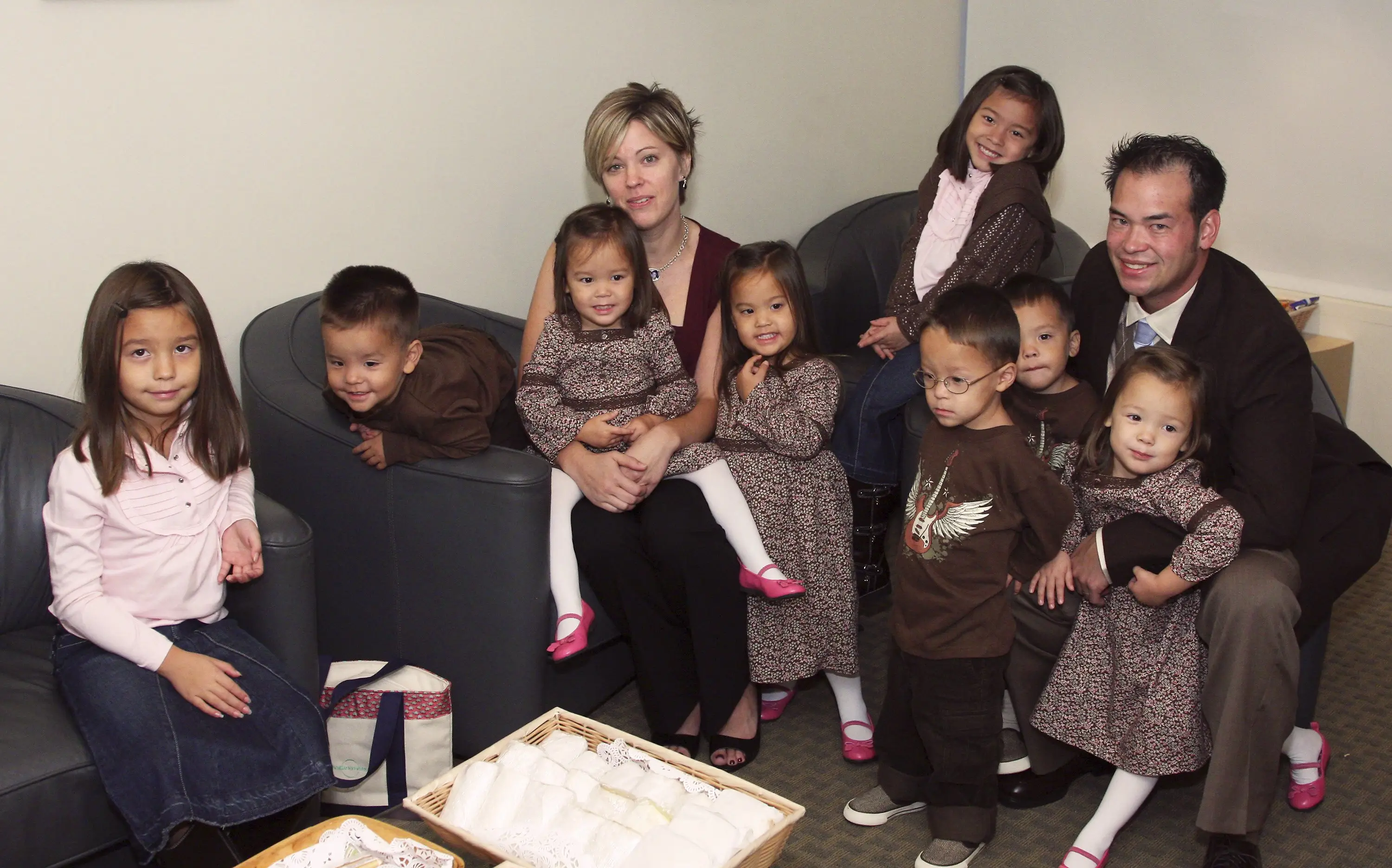 Kate and Jon Gosselin pictured with their 8 kids in January 2007 (Heidi Gutman/NBC NewsWire)