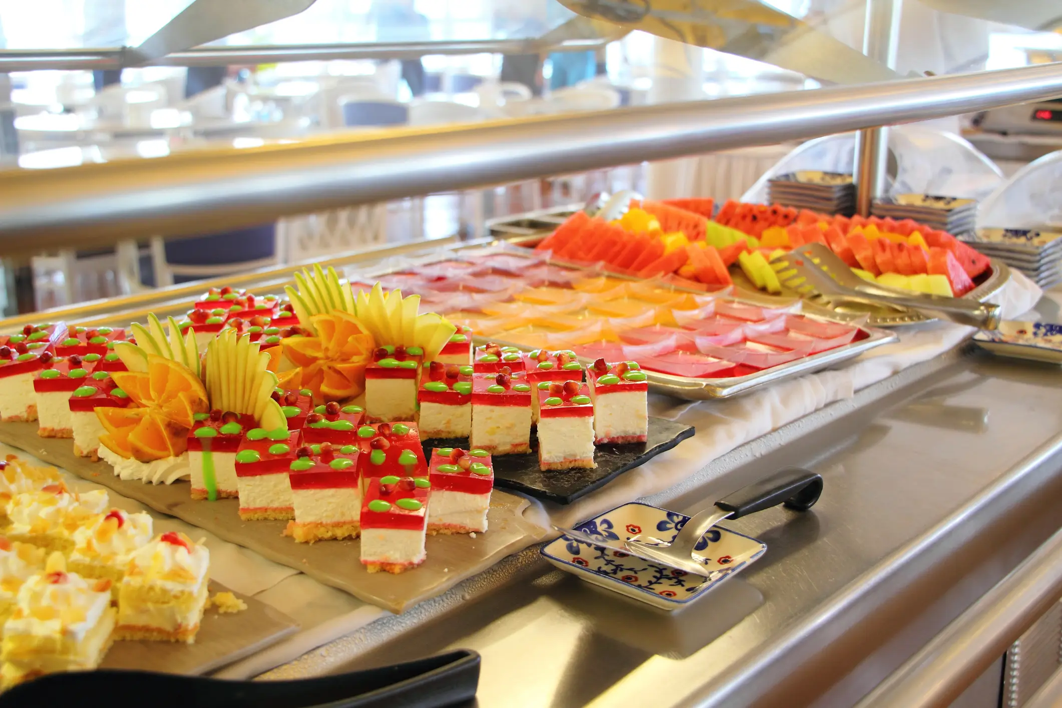 Buffet food can no longer be eaten in cabins (Getty Stock Photo)