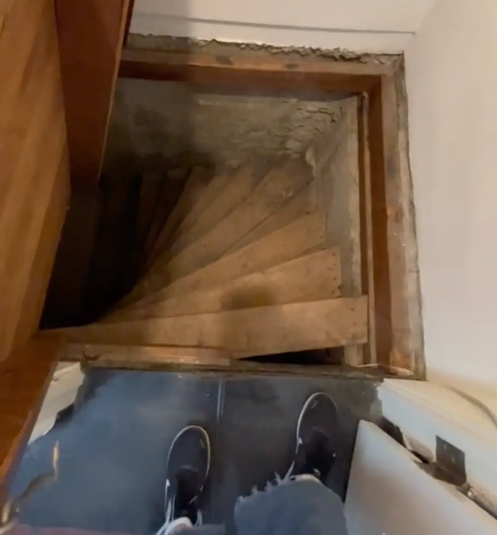 Julia discovered some spooky steps. (TikTok / iamjuilahenning)