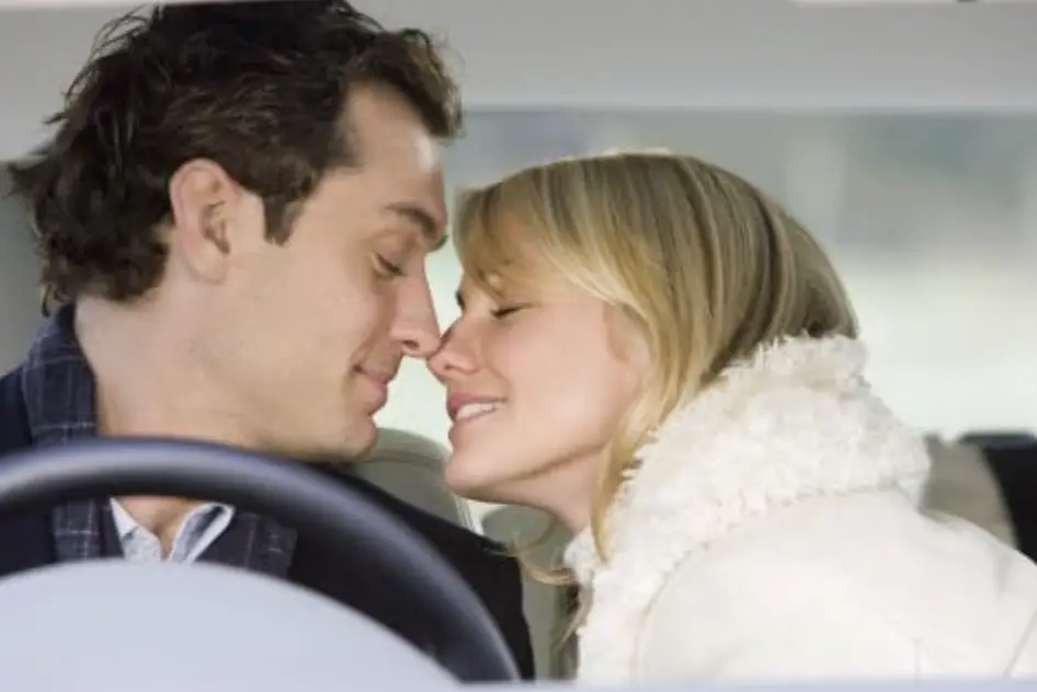 Jude Law and Cameron Diaz in The Holiday.