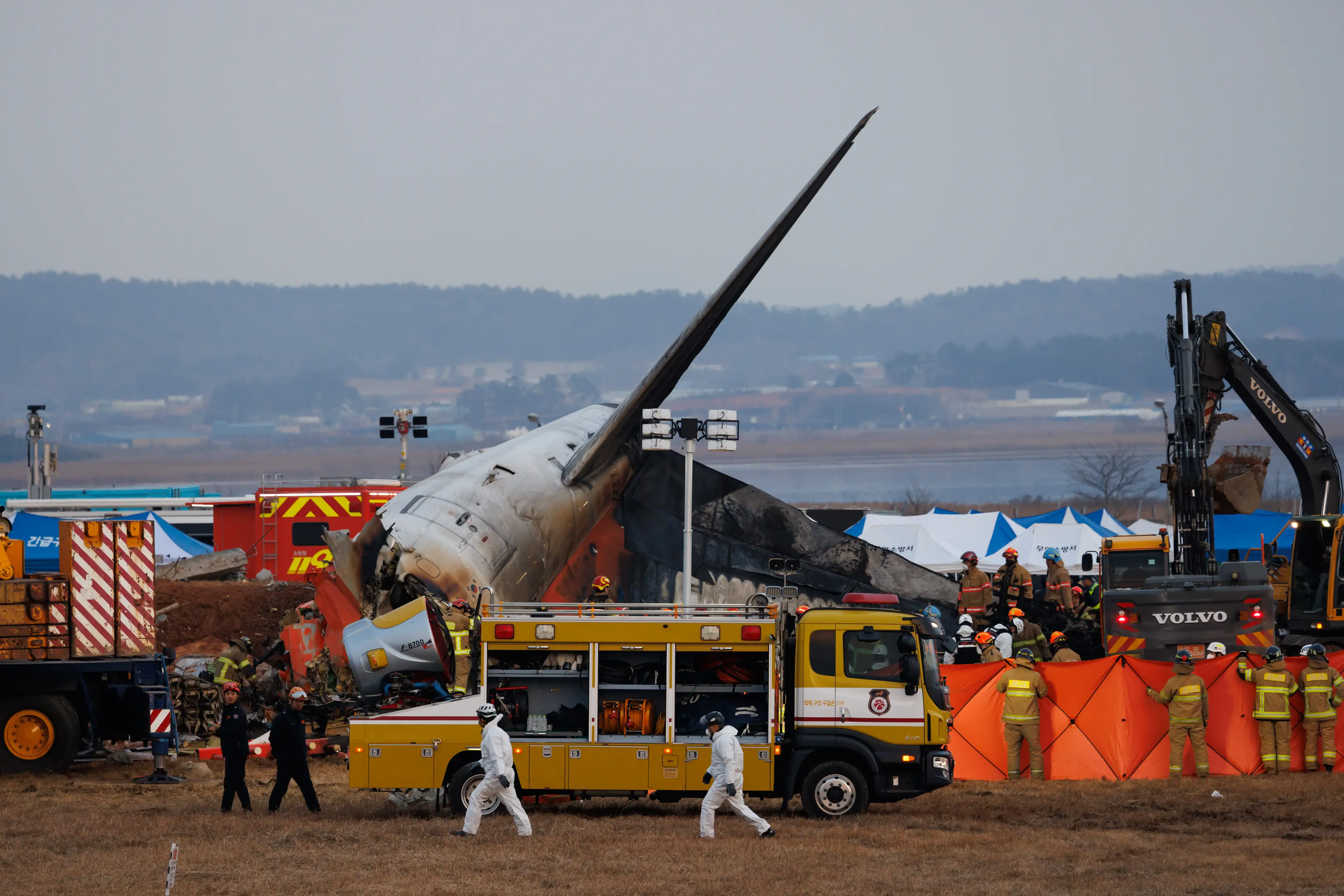 There were 181 people on board the plane (SeongJoon Cho/Bloomberg via Getty Images)