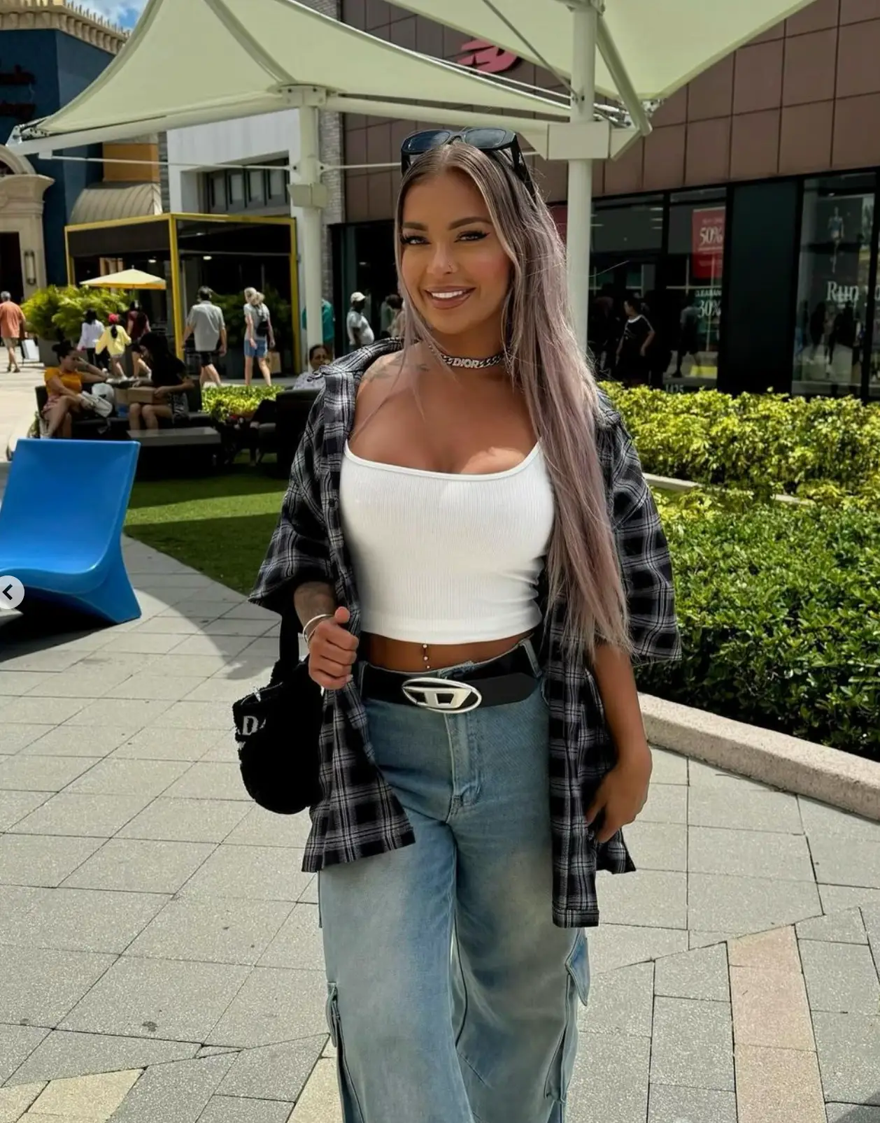 Former stripper Hayley Davies revealed that the majority of bachelors are willing to cheat on their bride-to-be. (Instagram/itshayleydavies)