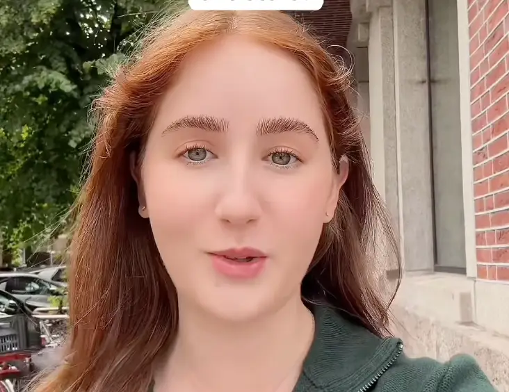 The 21-year-old now shares her experiences with others online. (Instagram/@jennaxhealth)