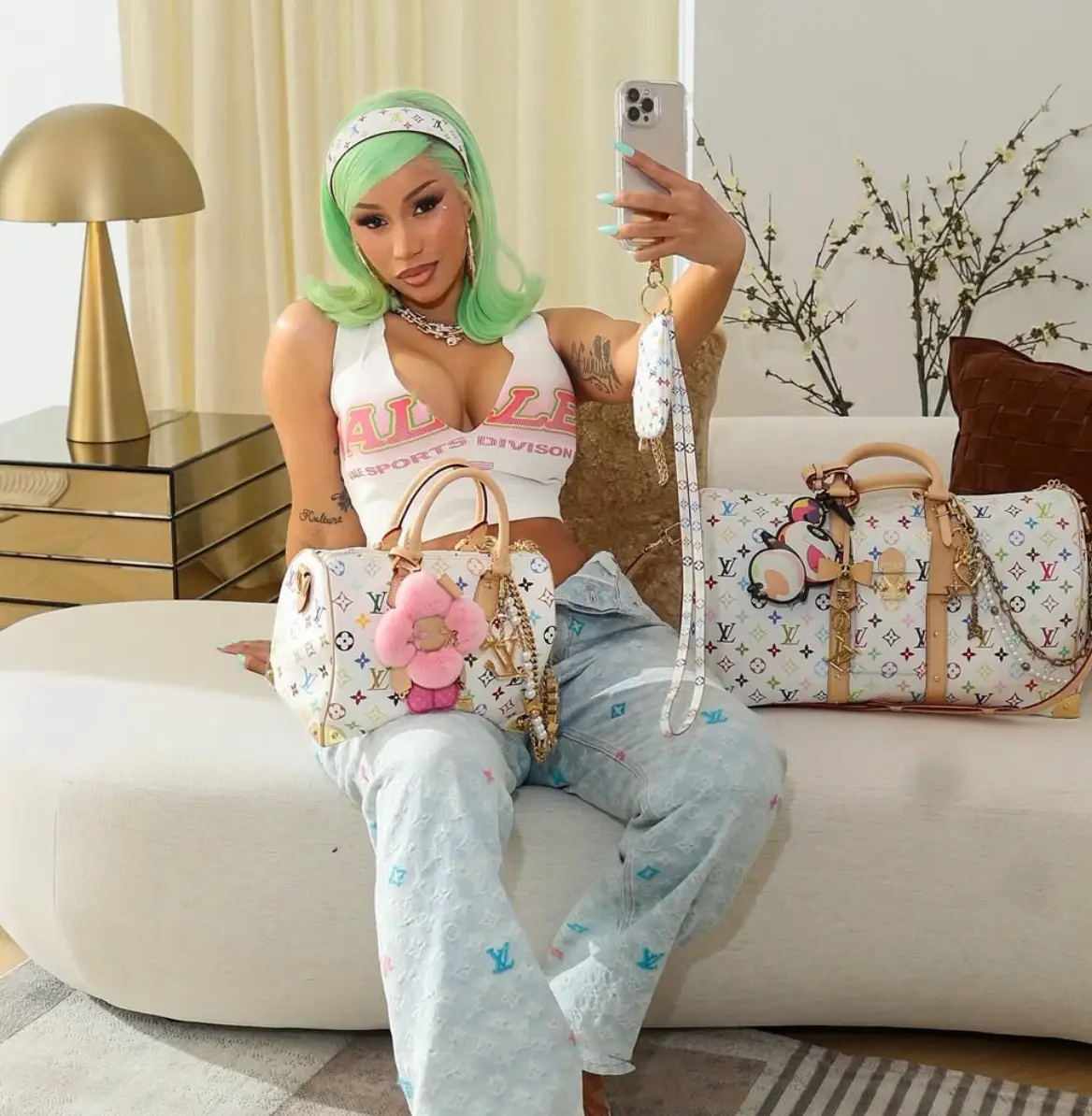 (Instagram/@iamcardib)