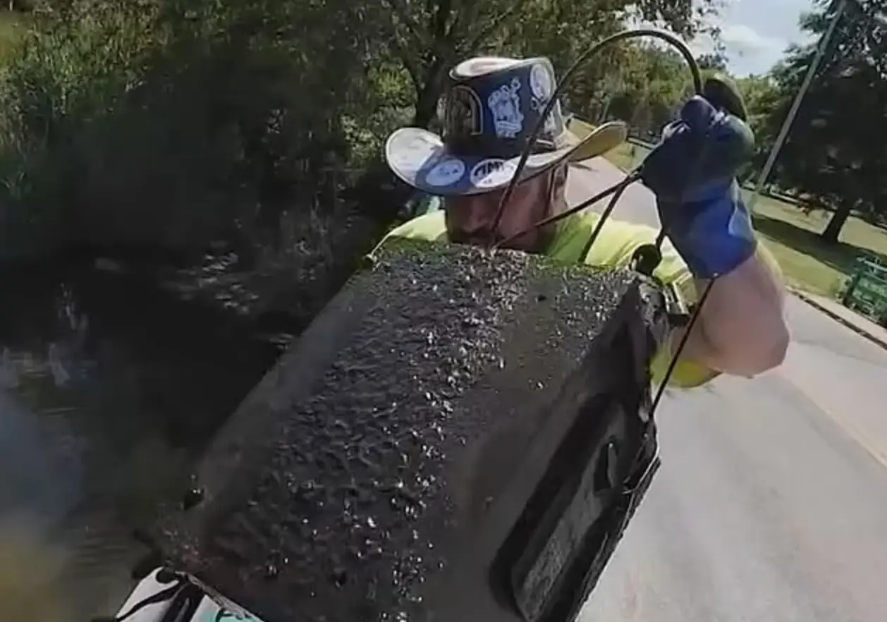 Kane and Agostini are 'magnet fishers' and have found various treasure, including an old safe. (Spectrum News NY 1)