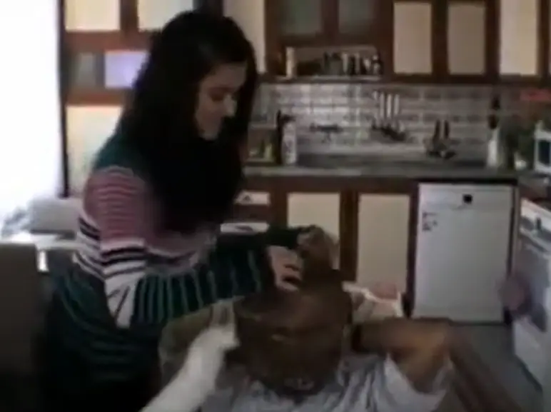 He kept his head inside of the cage (Hurriyet Daily News)