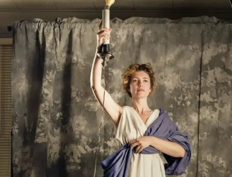 Jenny Joseph modelled for the Columbia Pictures logo while pregnant, and that torch of liberty she's holding was just a desk lamp.