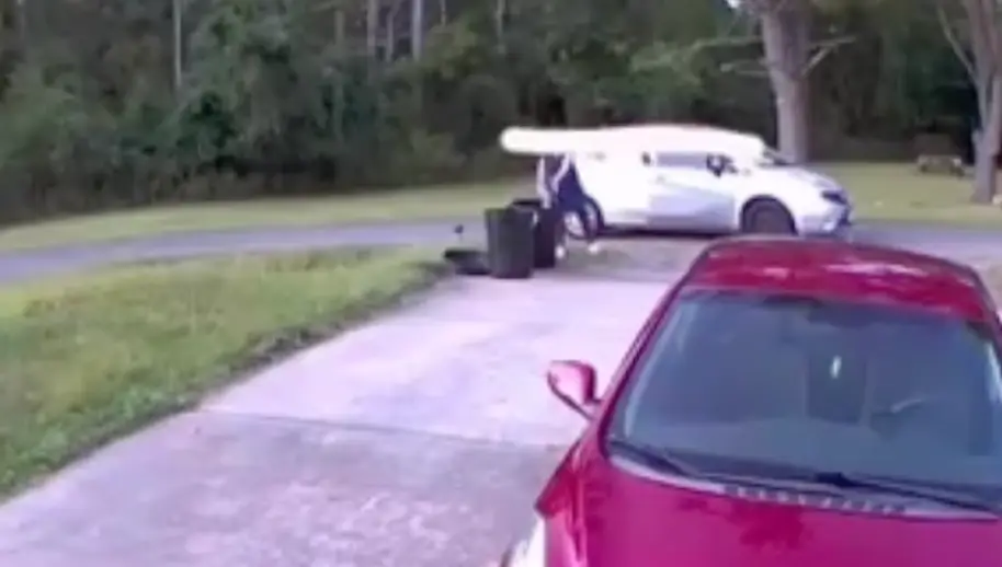 People are suspicious of the car in the background too.