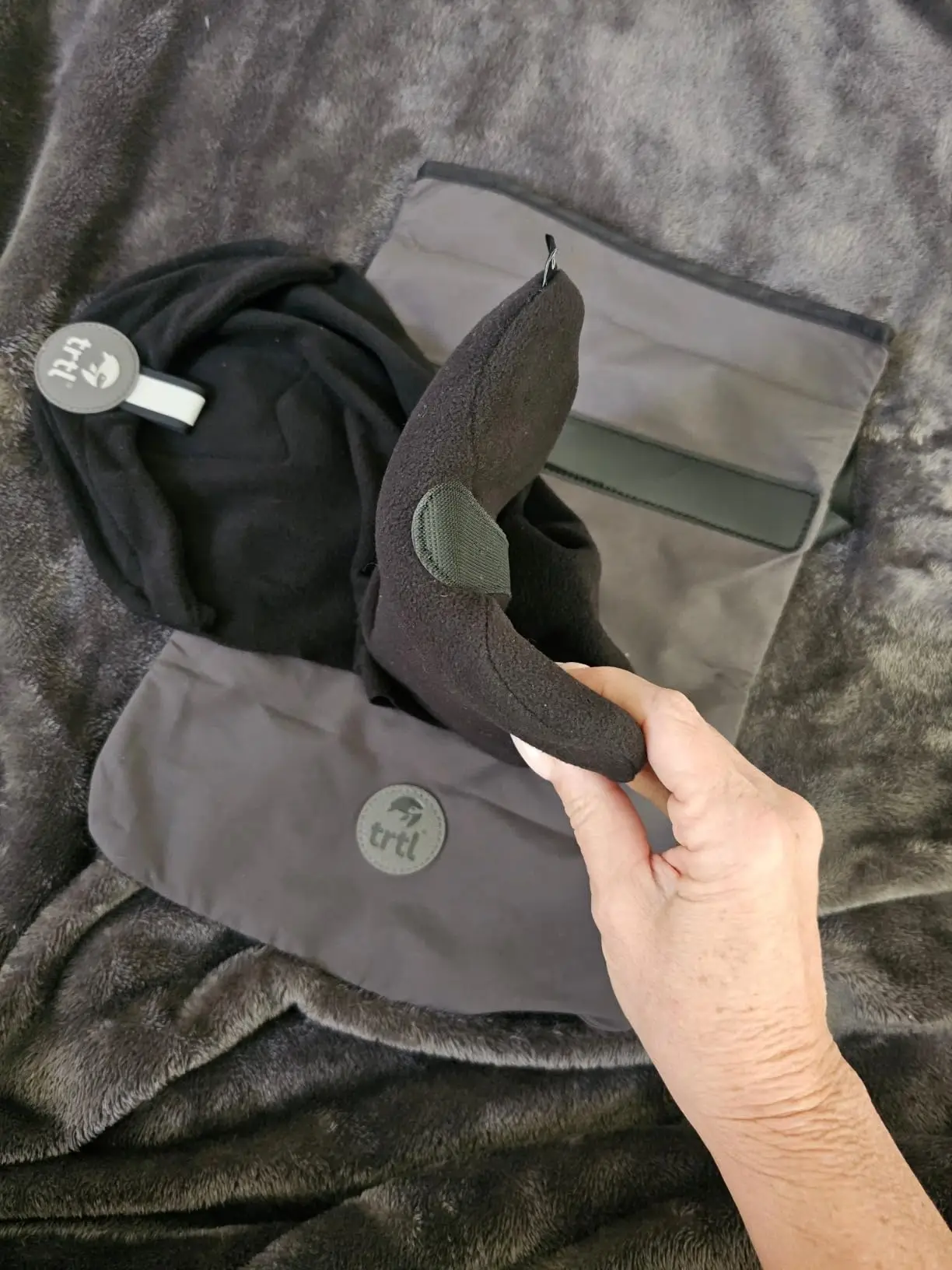 A closer look at the travel pillow everyone is raving about (Amazon reviews)