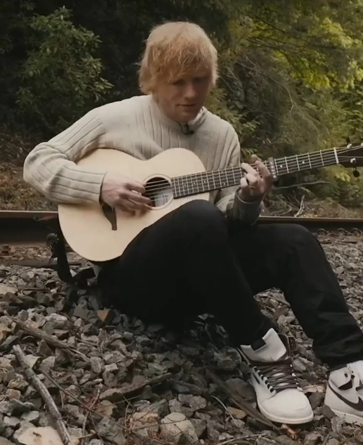 The 'Shape of You' singer showed off his 'four chord' theory. (Instagram/@teddysphotos)