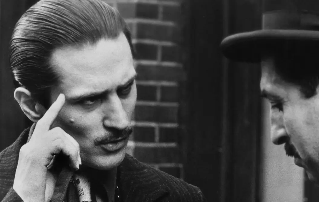 Do De Niro the favor and go watch this iconic classic (Paramount Pictures) 