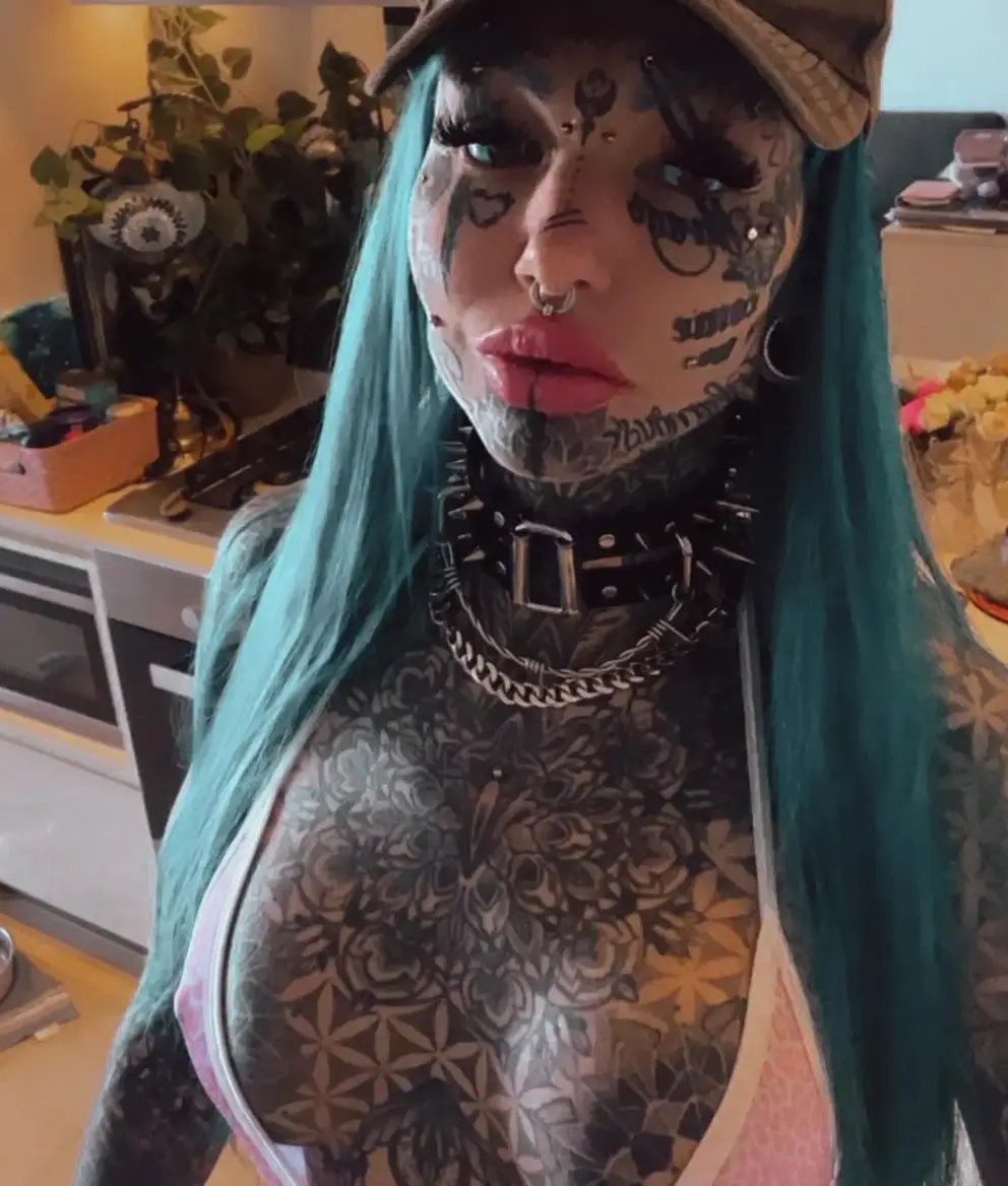 The heavily inked model says her tattoos have limited her employment options.