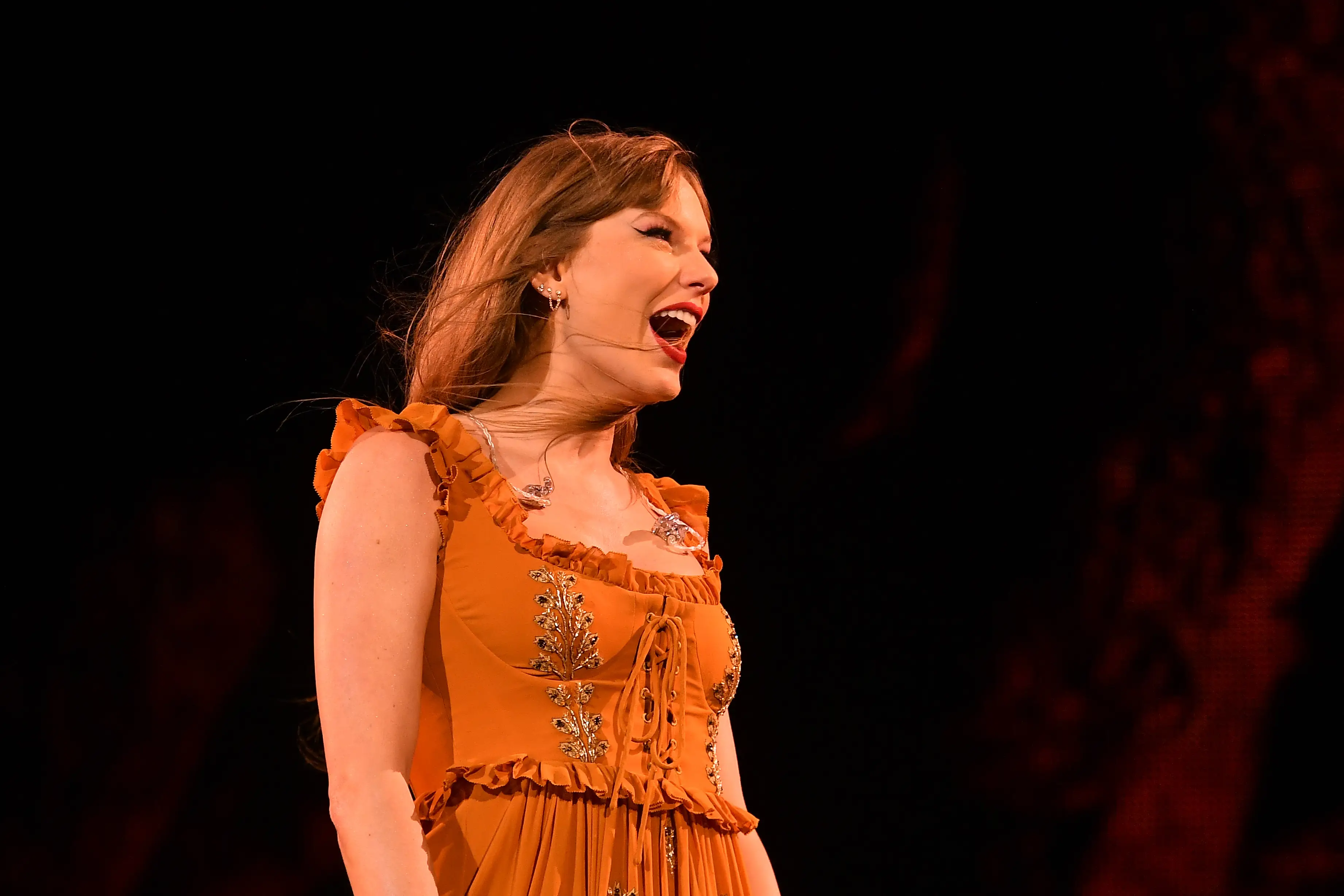 Social media users commended Swift for being polite to her fans after the incident.