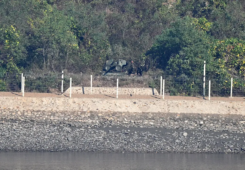 North Korea have positioned Howitzer guns at the border between them and South Korea  (Photo by Jung Yeon-je / AFP via Getty Images)