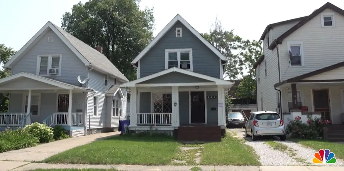 Neighbours claim this isn't the first time the toddler was left home alone.
