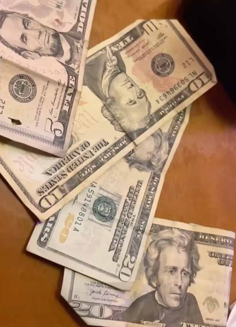 According to her TikTok, Amanda served nine tables.